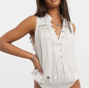 FREE PEOPLE Low Tide Sleeveless Cream Button-Up Bodysuit Size Medium